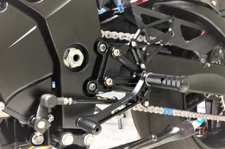 ケイファクトリー K-FACTORY ライディングステップ スーパーブラック KATANA 19- カタログ品番：263MZBR140R メーカー品番：263MZBR140R
