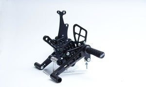 アールアンドジー R＆G 可変レーシングステップキット ブラック ZX-10R 16- カタログ品番：P068-9963 メーカー品番：RG-RSET28BK
