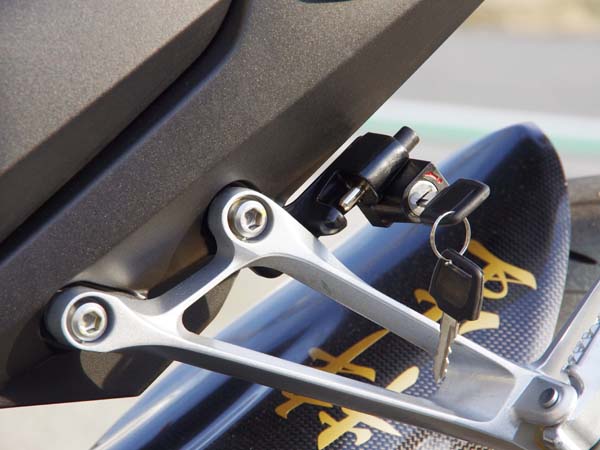 BABYFACE ベビーフェイス ヘルメットロック BLK CB1000R 08-16 カタログ品番：P054-4672 メーカー品番：009-LCH04BK