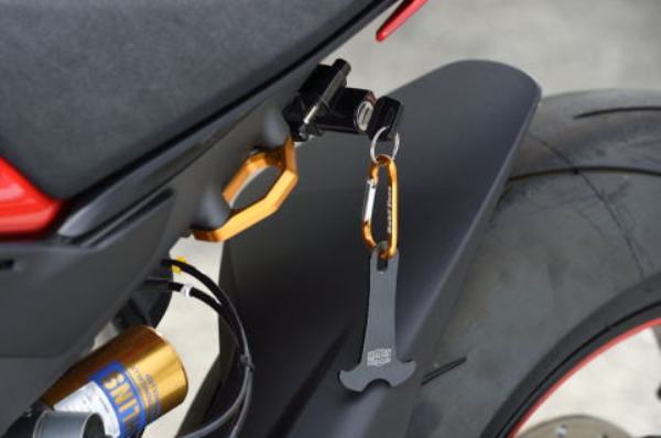 BABYFACE ベビーフェイス ヘルメットロック BLK Panigale V4 18 カタログ品番：P091-9072 メーカー品番：009-LCD08BK